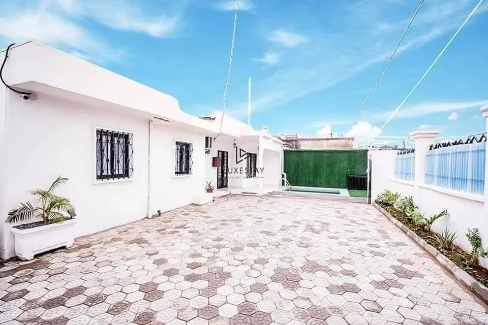 VILLA MEUBLEE HAUT DE GAMME A LOUER – DOUALA MAKEPE PETIT PAYS