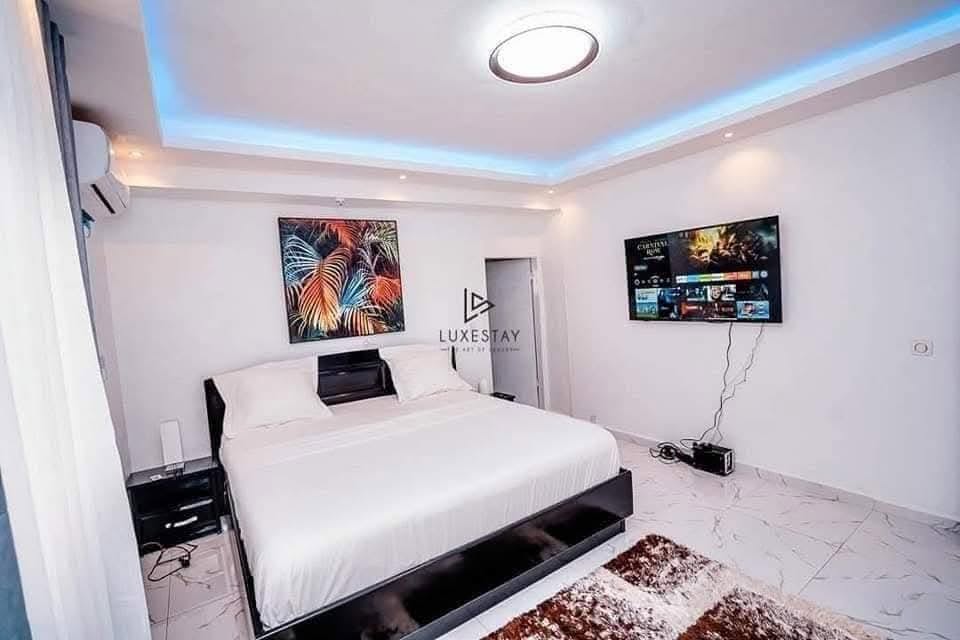 VILLA MEUBLEE HAUT DE GAMME A LOUER – DOUALA MAKEPE PETIT PAYS