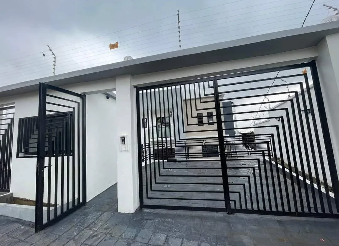 A VENDRE : BELLE MAISON INDIVIDUELLE R+1 A Yassa – CITE CHIRAC