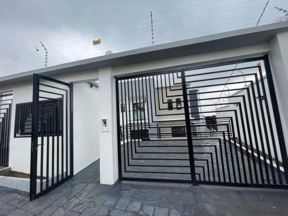 A VENDRE : BELLE MAISON INDIVIDUELLE R+1 A Yassa – CITE CHIRAC