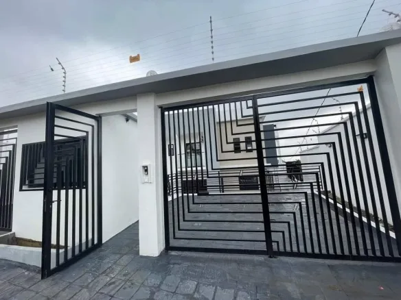 A VENDRE : BELLE MAISON INDIVIDUELLE R+1 A Yassa – CITE CHIRAC