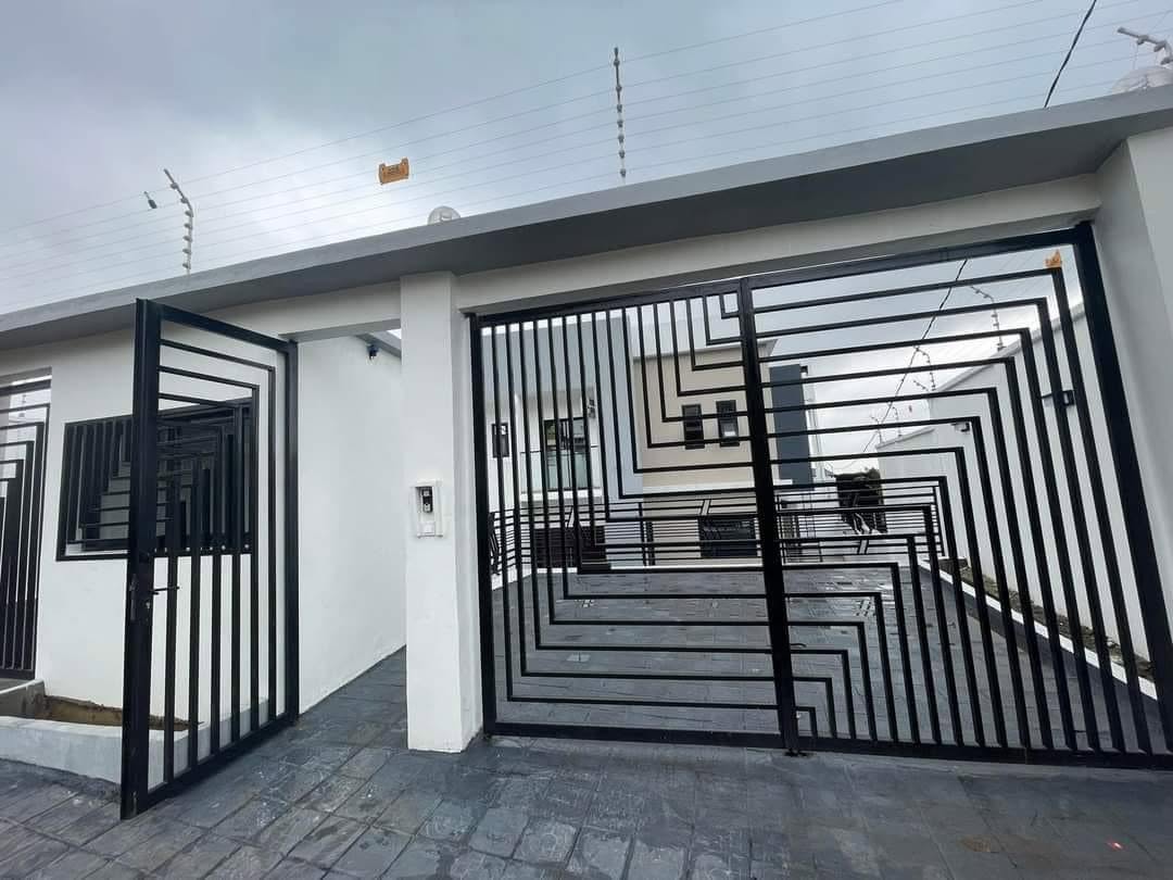 A VENDRE : BELLE MAISON INDIVIDUELLE R+1 A Yassa – CITE CHIRAC
