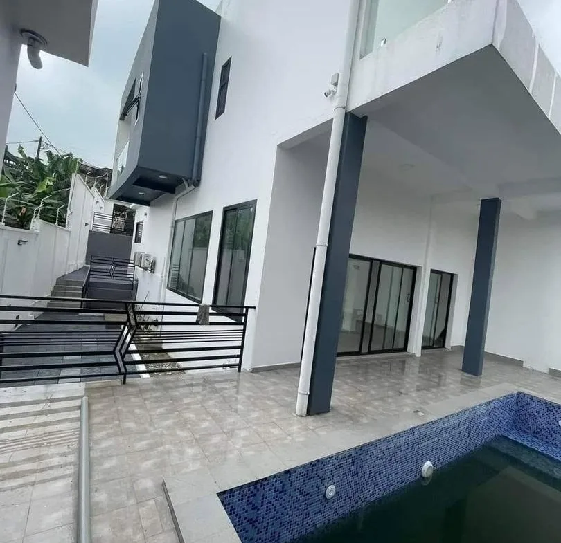 A VENDRE : BELLE MAISON INDIVIDUELLE R+1 A Yassa – CITE CHIRAC