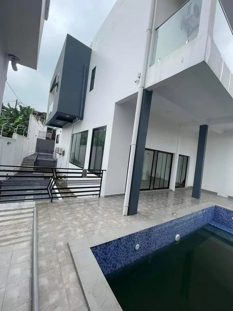 A VENDRE : BELLE MAISON INDIVIDUELLE R+1 A Yassa – CITE CHIRAC
