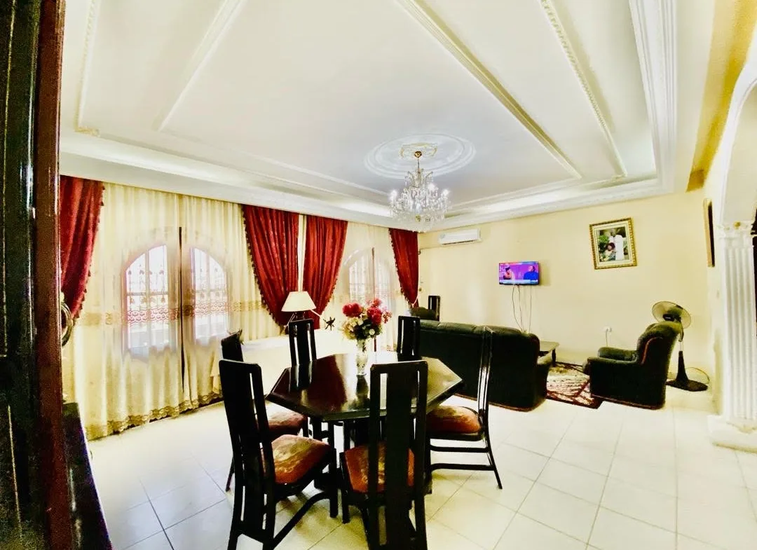 LOCATION-MEUBLEE A BONAMOUSSADI-SABLE, entrée mbanya hotel