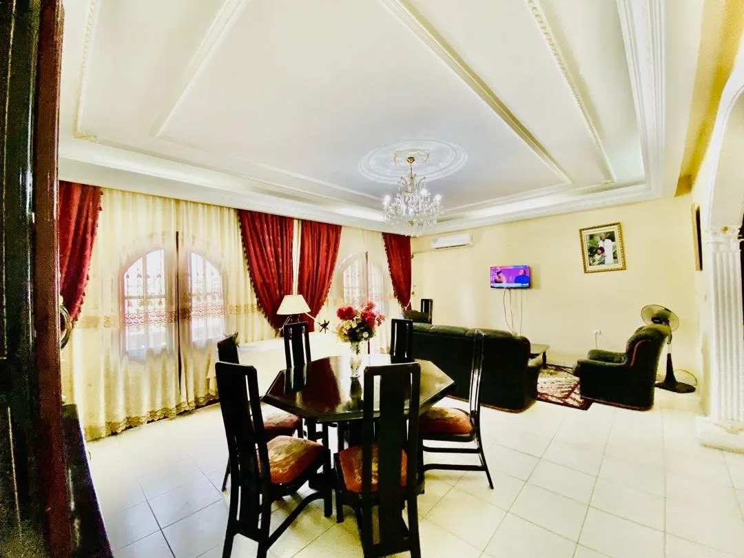 LOCATION-MEUBLEE A BONAMOUSSADI-SABLE, entrée mbanya hotel