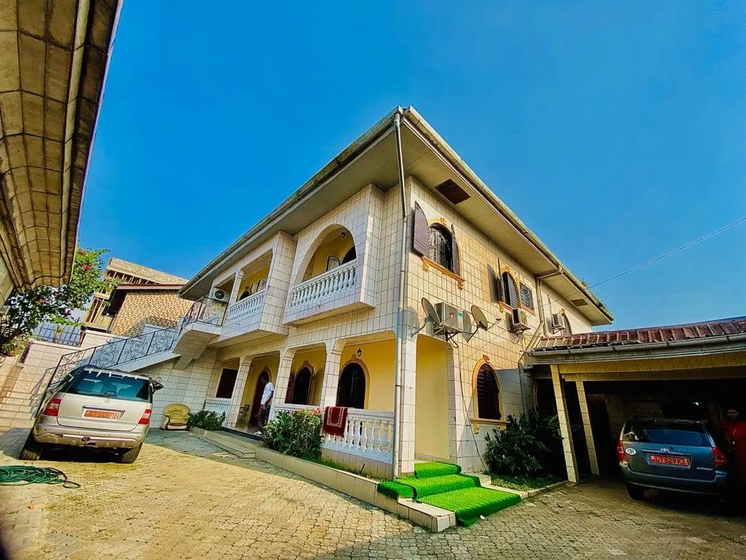 LOCATION-MEUBLEE A BONAMOUSSADI-SABLE, entrée mbanya hotel