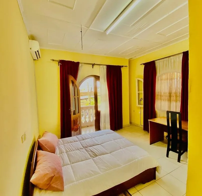 LOCATION-MEUBLEE A BONAMOUSSADI-SABLE, entrée mbanya hotel