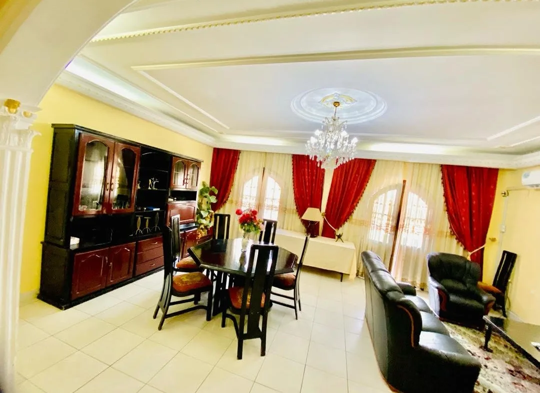 LOCATION-MEUBLEE A BONAMOUSSADI-SABLE, entrée mbanya hotel