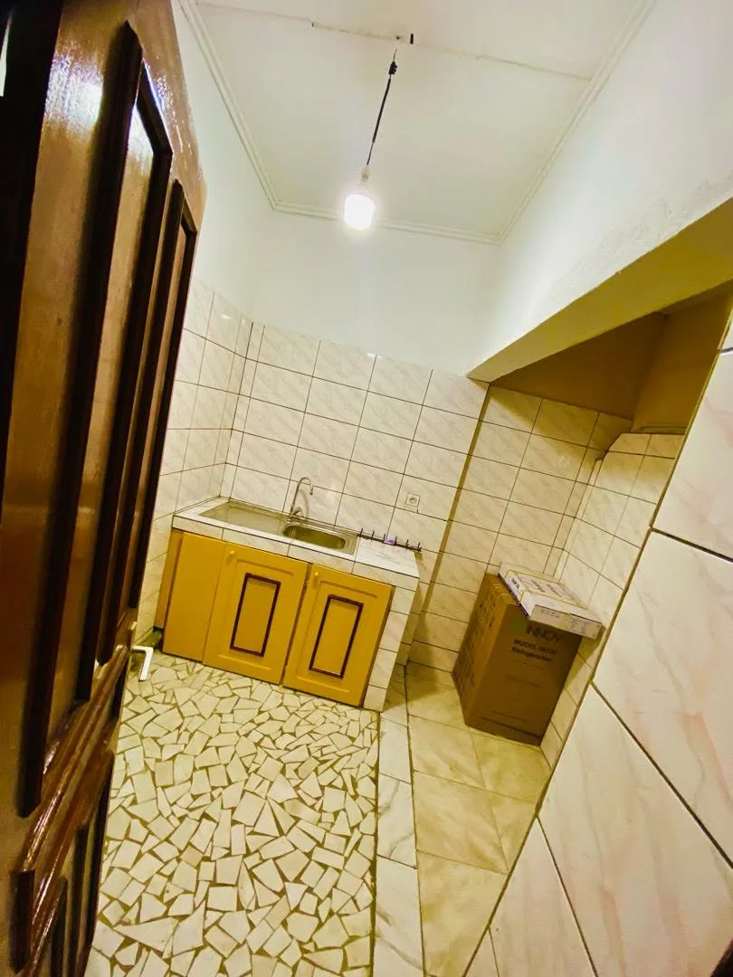 LOCATION-MEUBLEE A BONAMOUSSADI-SABLE, entrée mbanya hotel