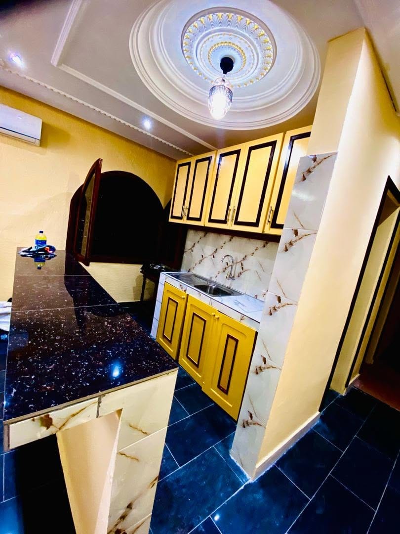 LOCATION MEUBLÉE À BONAMOUSSADI – SABLE (Entrée Mbanya Hôtel)