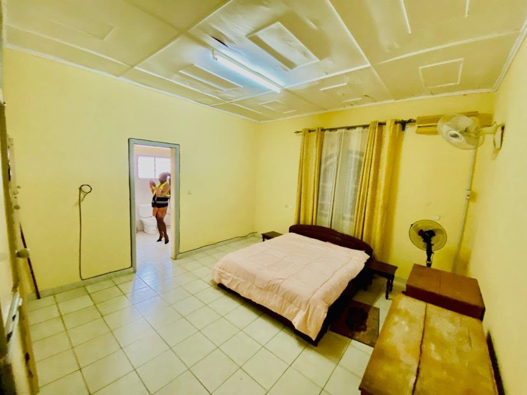 LOCATION MEUBLÉE À BONAMOUSSADI – SABLE (Entrée Mbanya Hôtel)