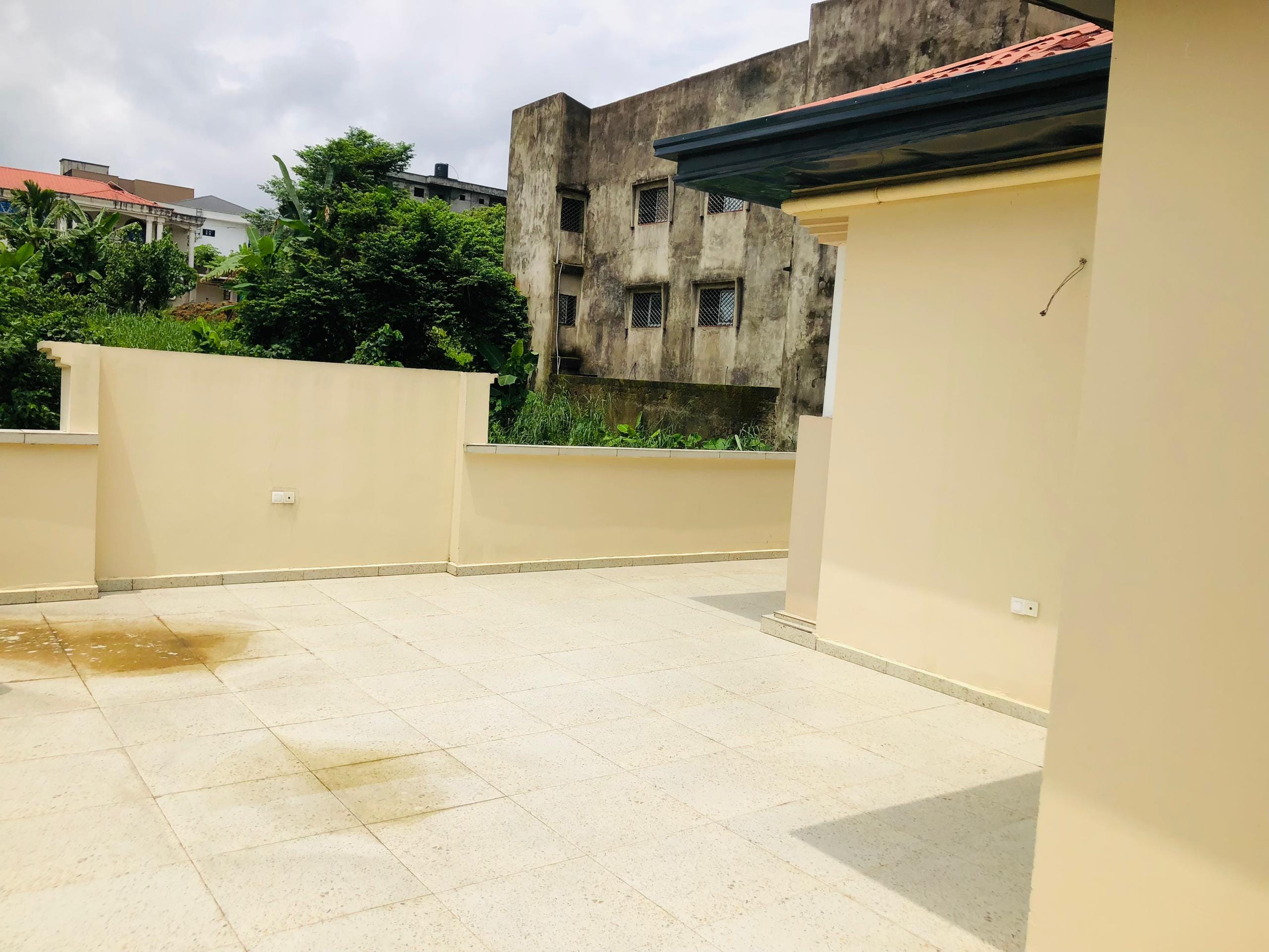DUPLEX QUASI-NEUF À VENDRE À JAPOMA
