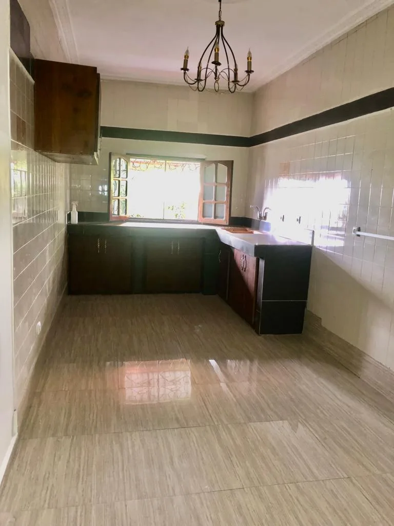 GRAND DUPLEX AVEC MINI-DUPLEX À VENDRE – ÉLIG-ESSONO (MAHIMA)