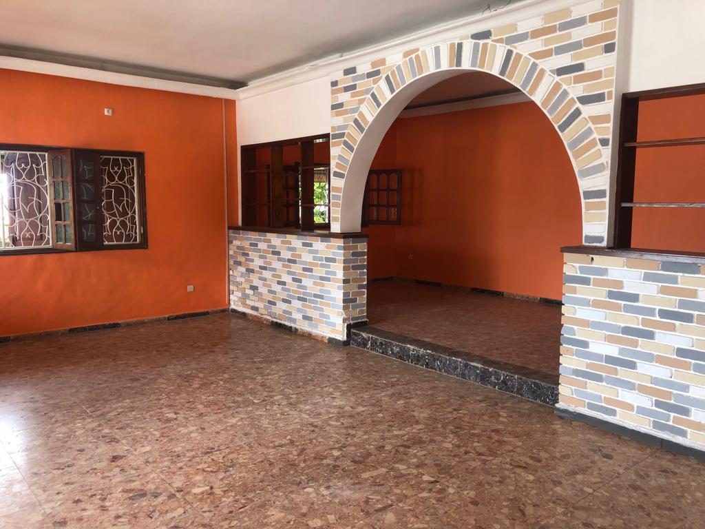 GRAND DUPLEX AVEC MINI-DUPLEX À VENDRE – ÉLIG-ESSONO (MAHIMA)