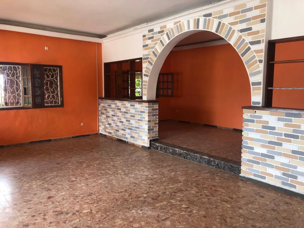 GRAND DUPLEX AVEC MINI-DUPLEX À VENDRE – ÉLIG-ESSONO (MAHIMA)