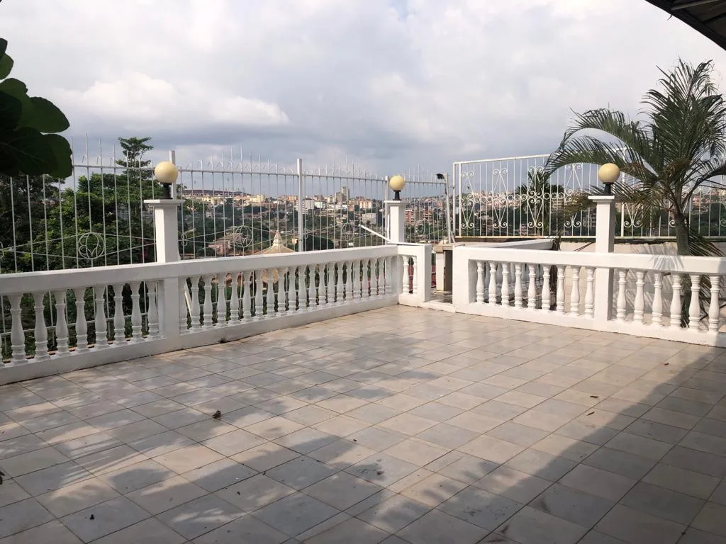 GRAND DUPLEX AVEC MINI-DUPLEX À VENDRE – ÉLIG-ESSONO (MAHIMA)