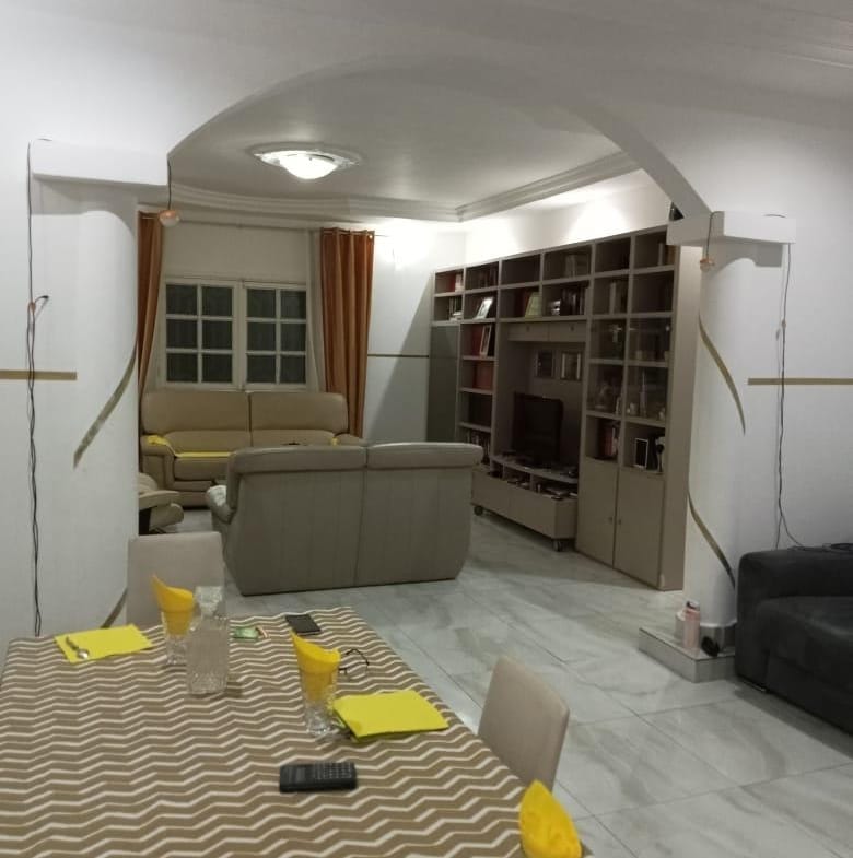 VILLA EN VENTE A NSIMALEN-YAOUNDE 400m² du goudron