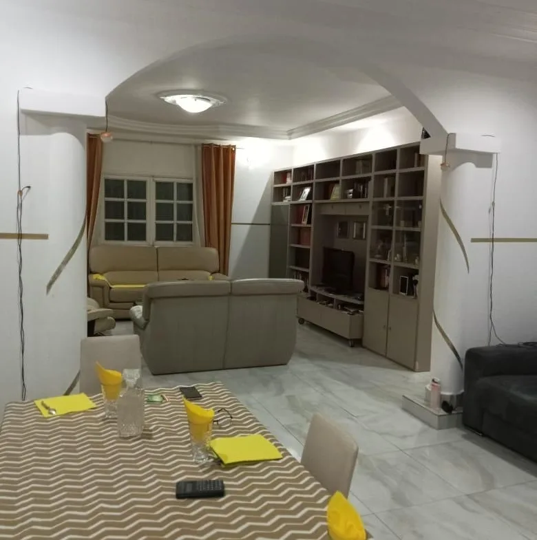 VILLA EN VENTE A NSIMALEN-YAOUNDE 400m² du goudron