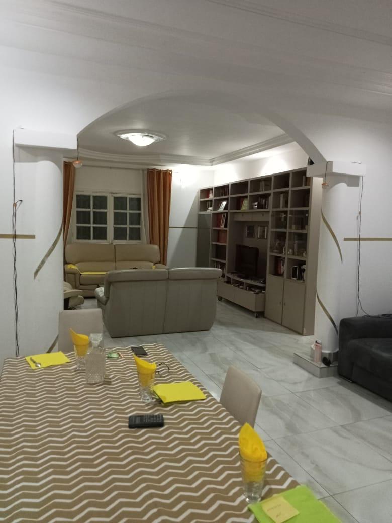 WhatsApp Image 2025-11-17 à 08.23.24_39a954b1 VILLA EN VENTE A NSIMALEN-YAOUNDE 400m² du goudron