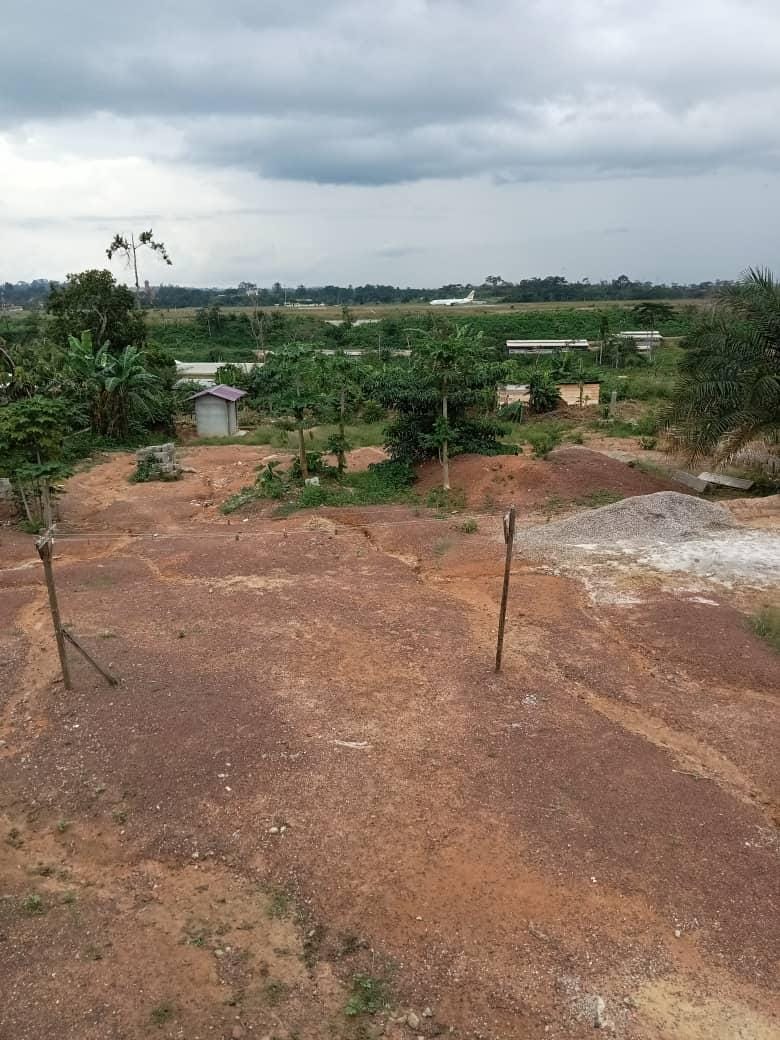 WhatsApp Image 2025-11-17 à 08.23.25_0bbf1525 VILLA EN VENTE A NSIMALEN-YAOUNDE 400m² du goudron