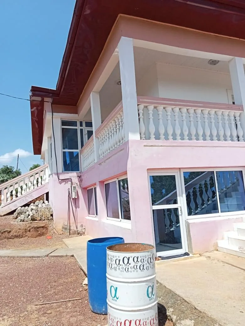 VILLA EN VENTE A NSIMALEN-YAOUNDE 400m² du goudron