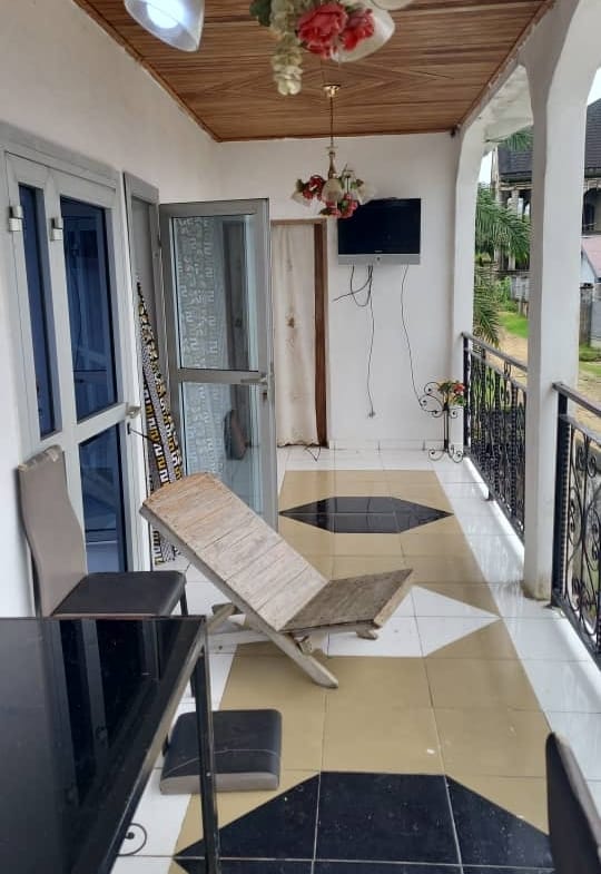 VILLA EN VENTE A NSIMALEN-YAOUNDE 400m² du goudron