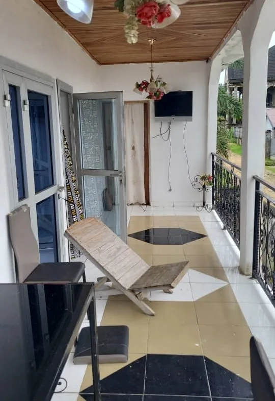 VILLA EN VENTE A NSIMALEN-YAOUNDE 400m² du goudron