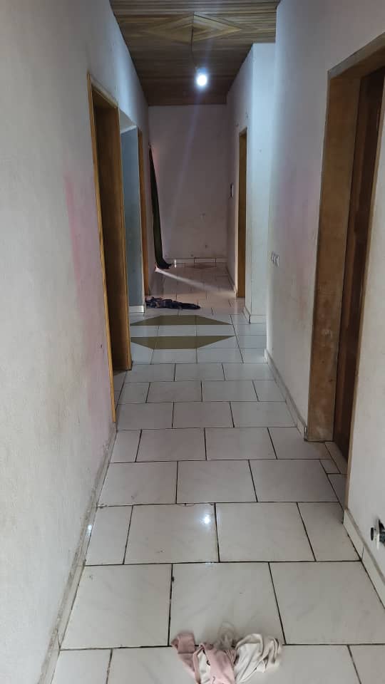 WhatsApp Image 2025-11-17 à 08.53.23_aca4ac4d VILLA EN VENTE A NSIMALEN-YAOUNDE 400m² du goudron