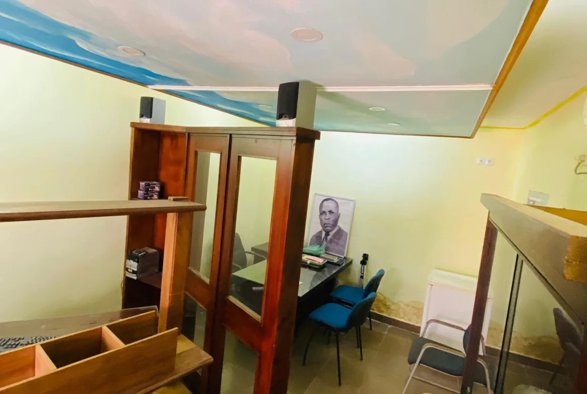 LOCAL DE BUREAU A LOUER A AKWA-DOUCHE
