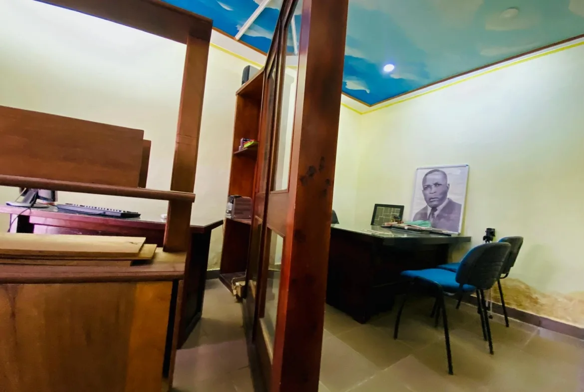 LOCAL DE BUREAU A LOUER A AKWA-DOUCHE