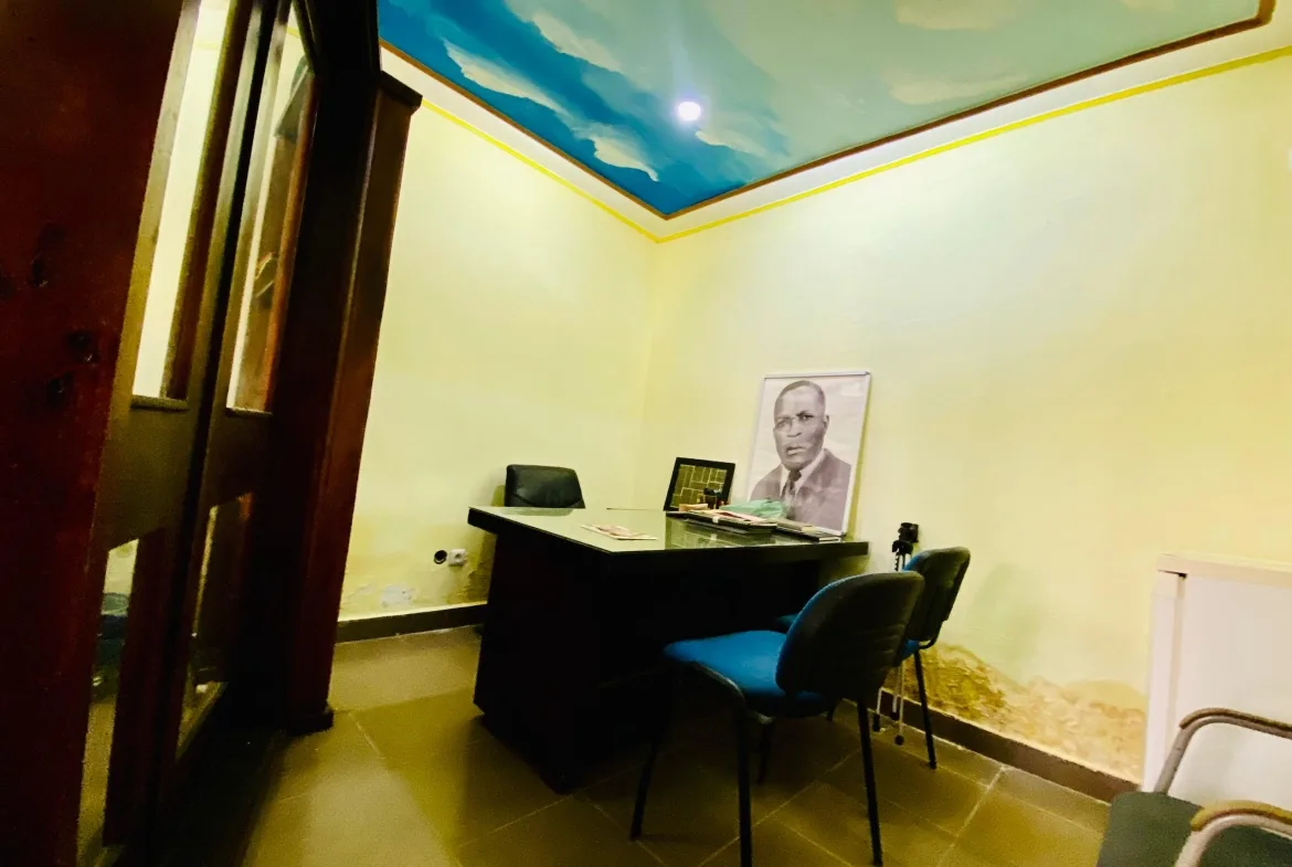 LOCAL DE BUREAU A LOUER A AKWA-DOUCHE