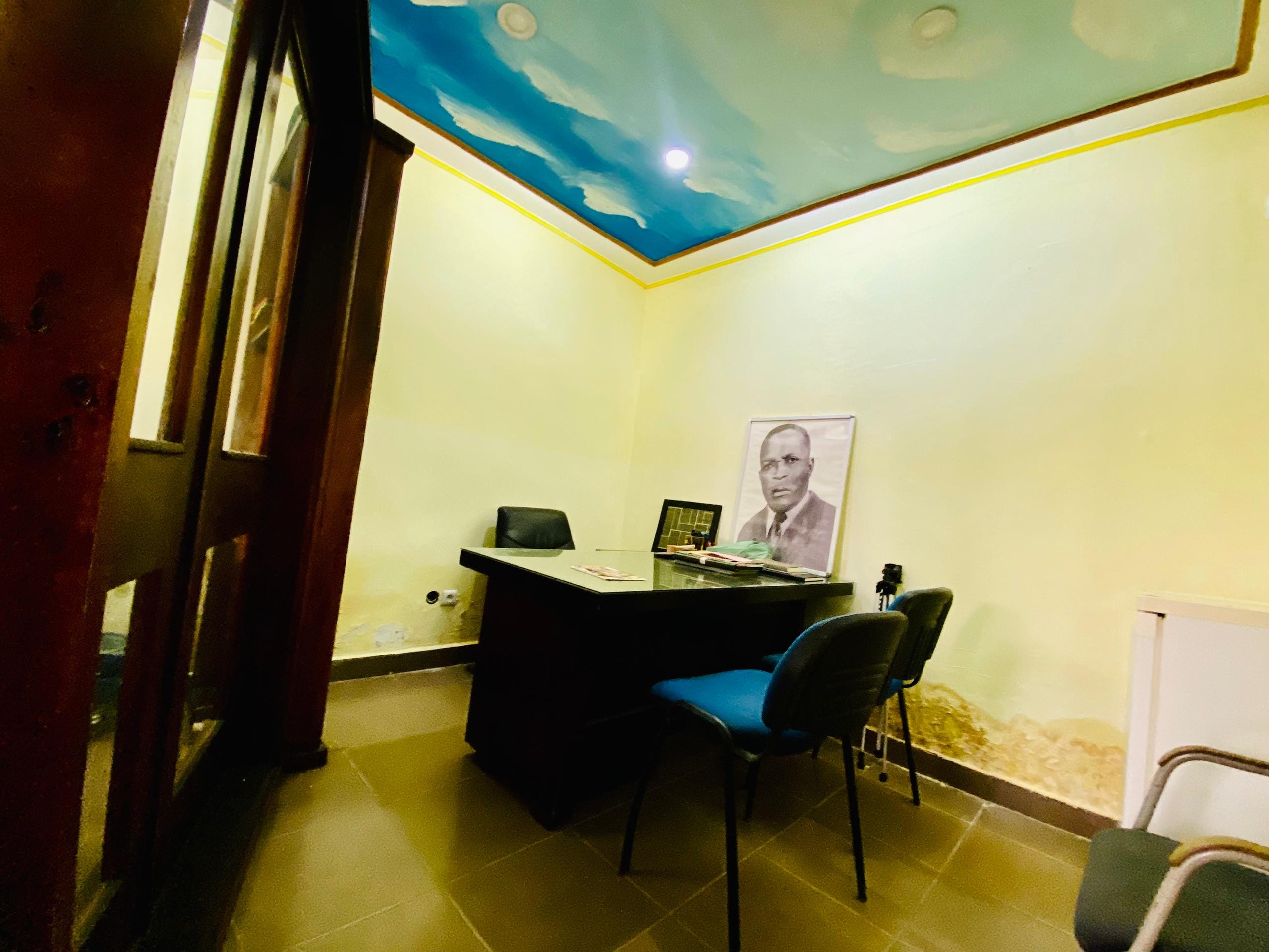 LOCAL DE BUREAU A LOUER A AKWA-DOUCHE