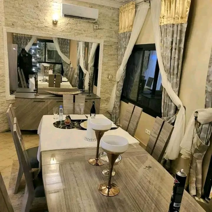 TRIPLEX AVEC DEPENDANCE A VENDRE _ YAOUNDE AWAE ESCALIER