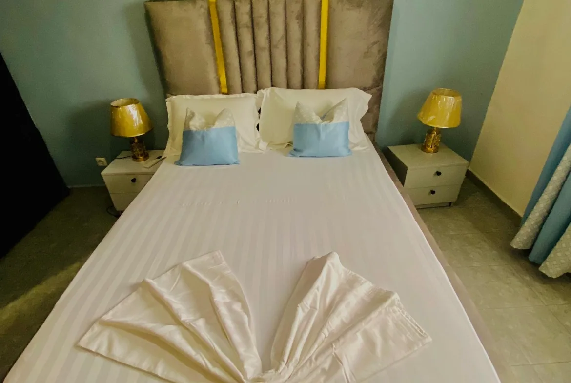 APPARTEMENT MEUBLÉ CHIC & ÉLÉGANT À LOUER – LOGPOM