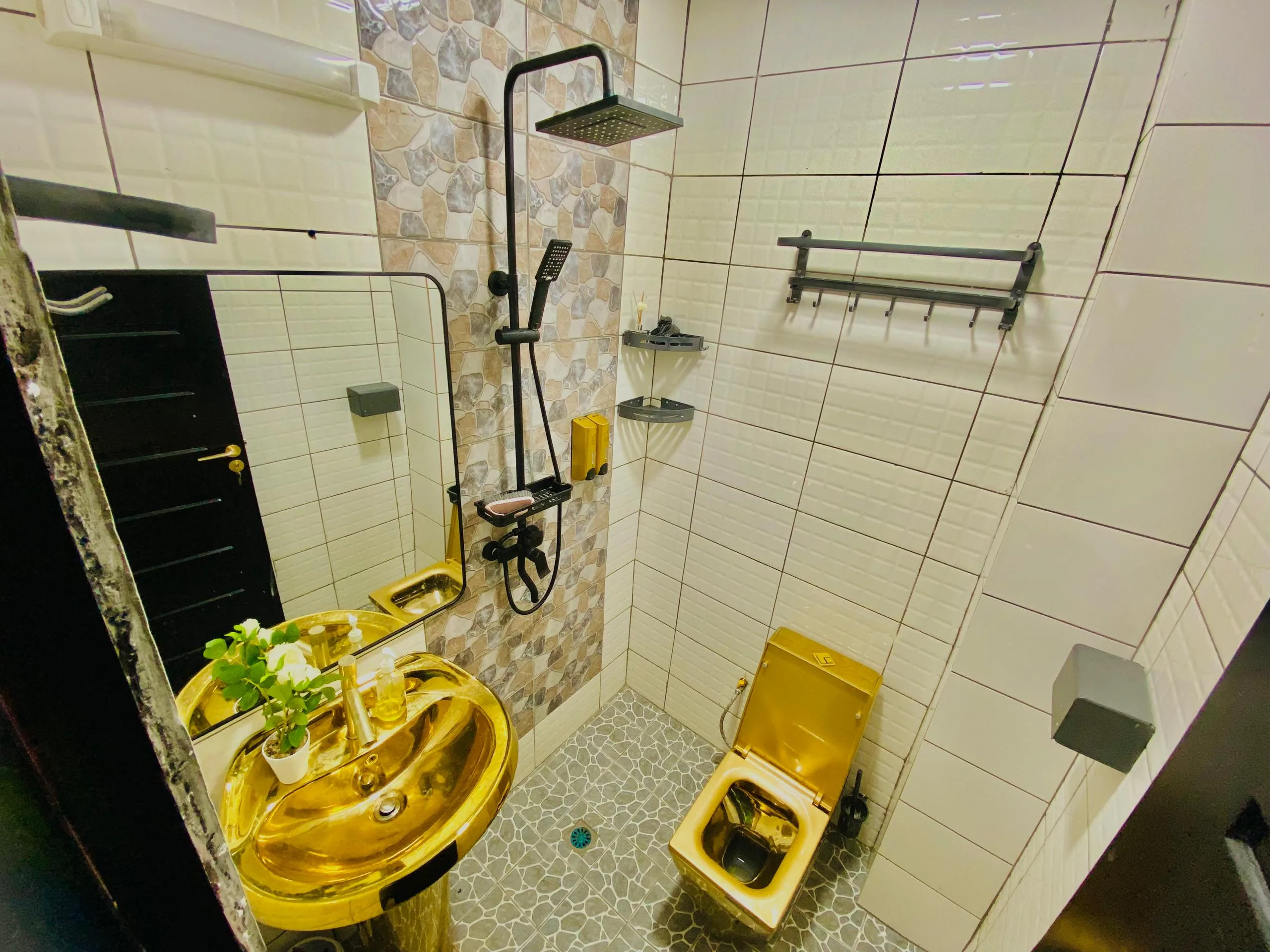 APPARTEMENT MEUBLÉ CHIC & ÉLÉGANT À LOUER – LOGPOM
