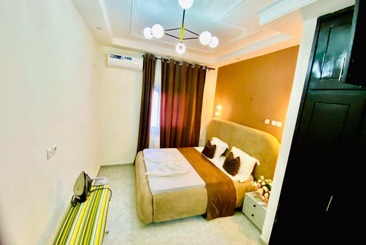 APPARTEMENT MEUBLÉ CHIC & ÉLÉGANT À LOUER – LOGPOM