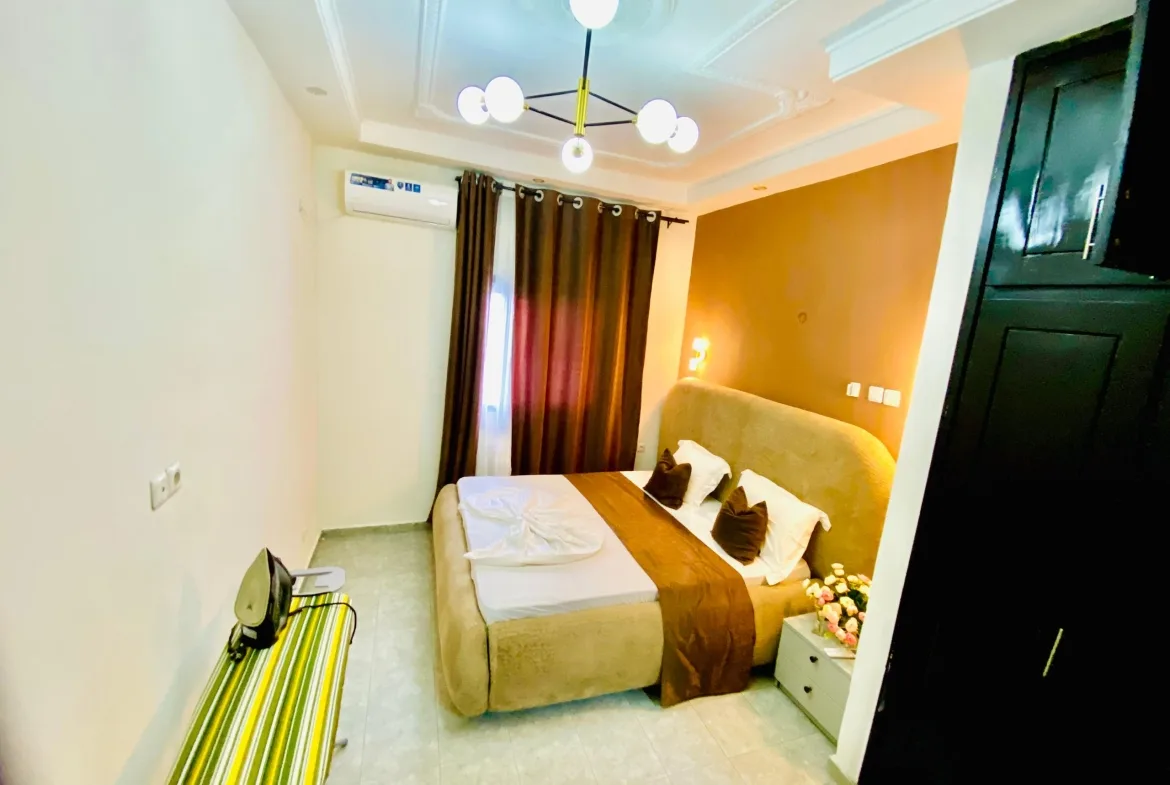 APPARTEMENT MEUBLÉ CHIC & ÉLÉGANT À LOUER – LOGPOM