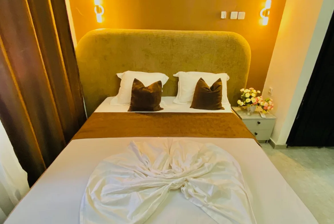 APPARTEMENT MEUBLÉ CHIC & ÉLÉGANT À LOUER – LOGPOM