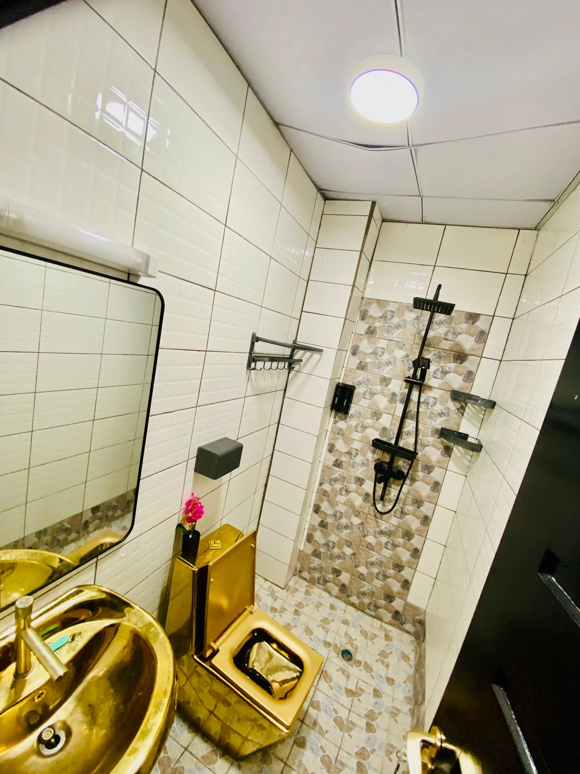 APPARTEMENT MEUBLÉ CHIC & ÉLÉGANT À LOUER – LOGPOM