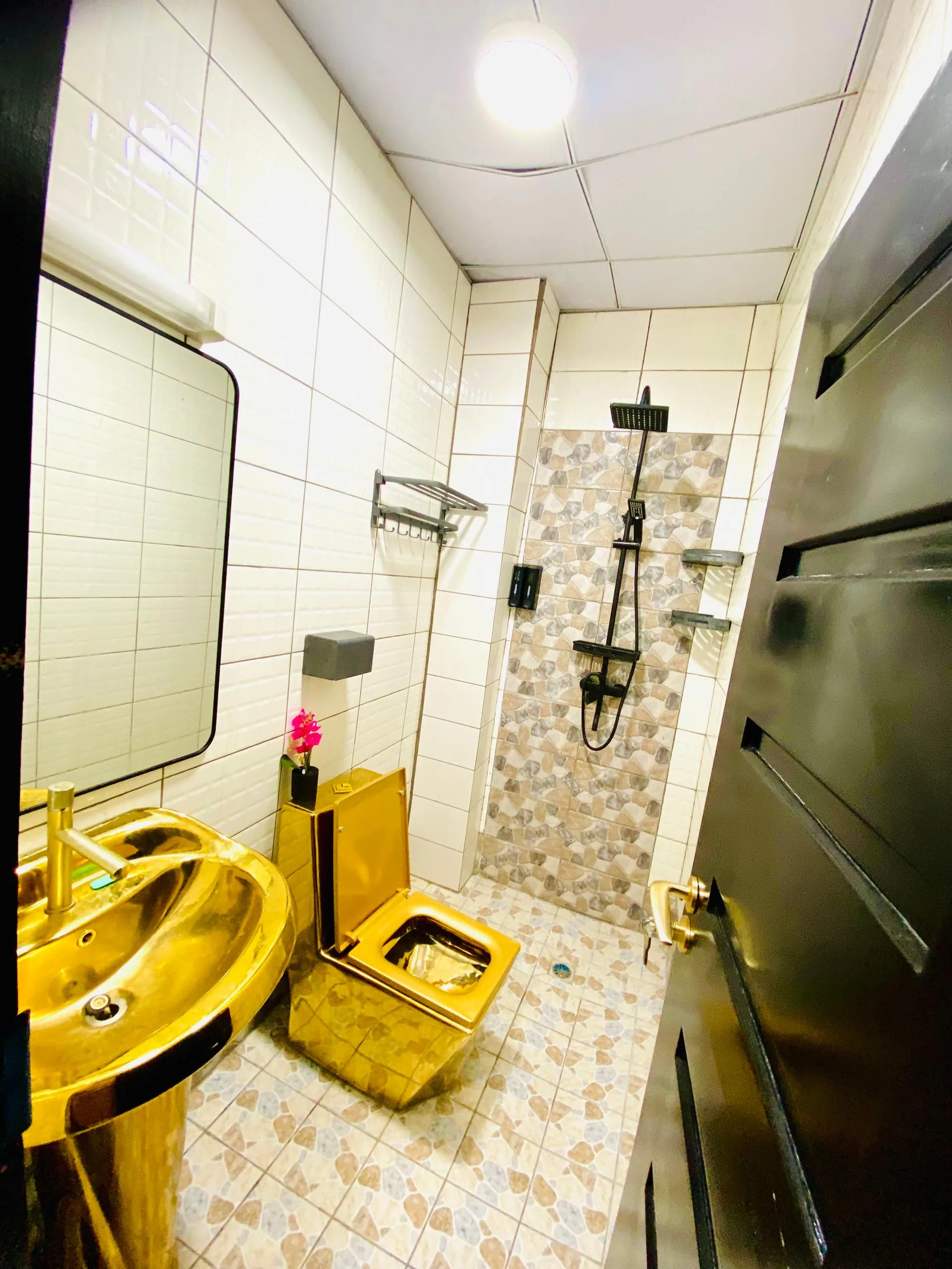 APPARTEMENT MEUBLÉ CHIC & ÉLÉGANT À LOUER – LOGPOM