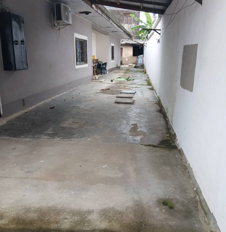 VILLA EN VENTE DANS LE QUARTIER LOGBABA