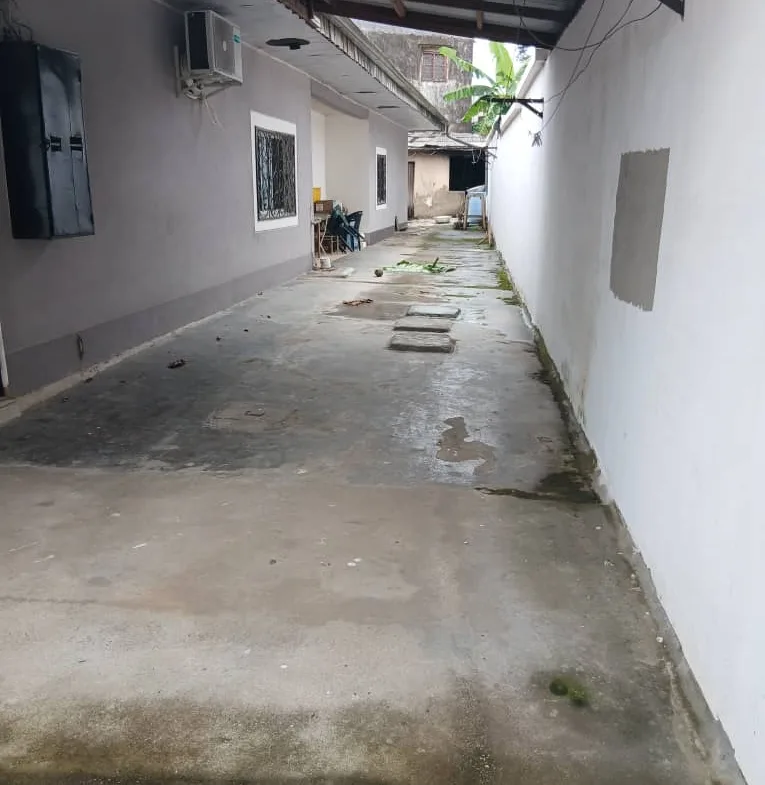 VILLA EN VENTE DANS LE QUARTIER LOGBABA
