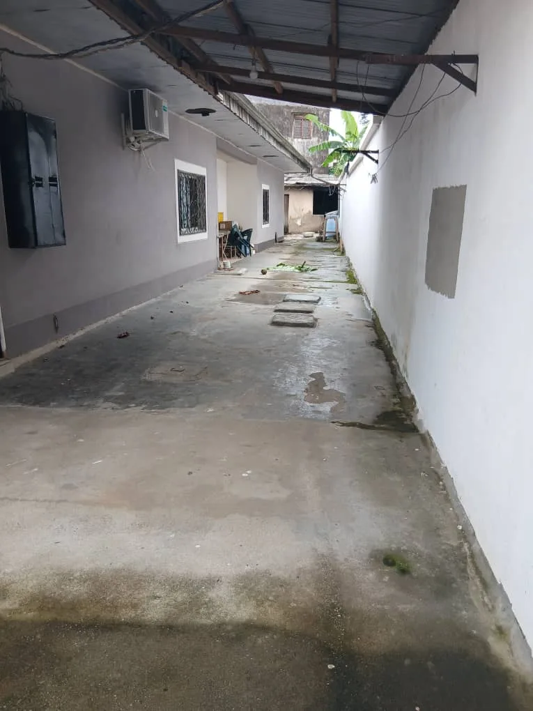 VILLA EN VENTE DANS LE QUARTIER LOGBABA