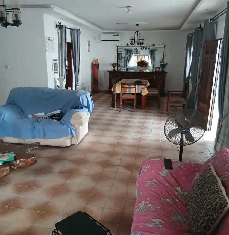 VILLA EN VENTE DANS LE QUARTIER LOGBABA