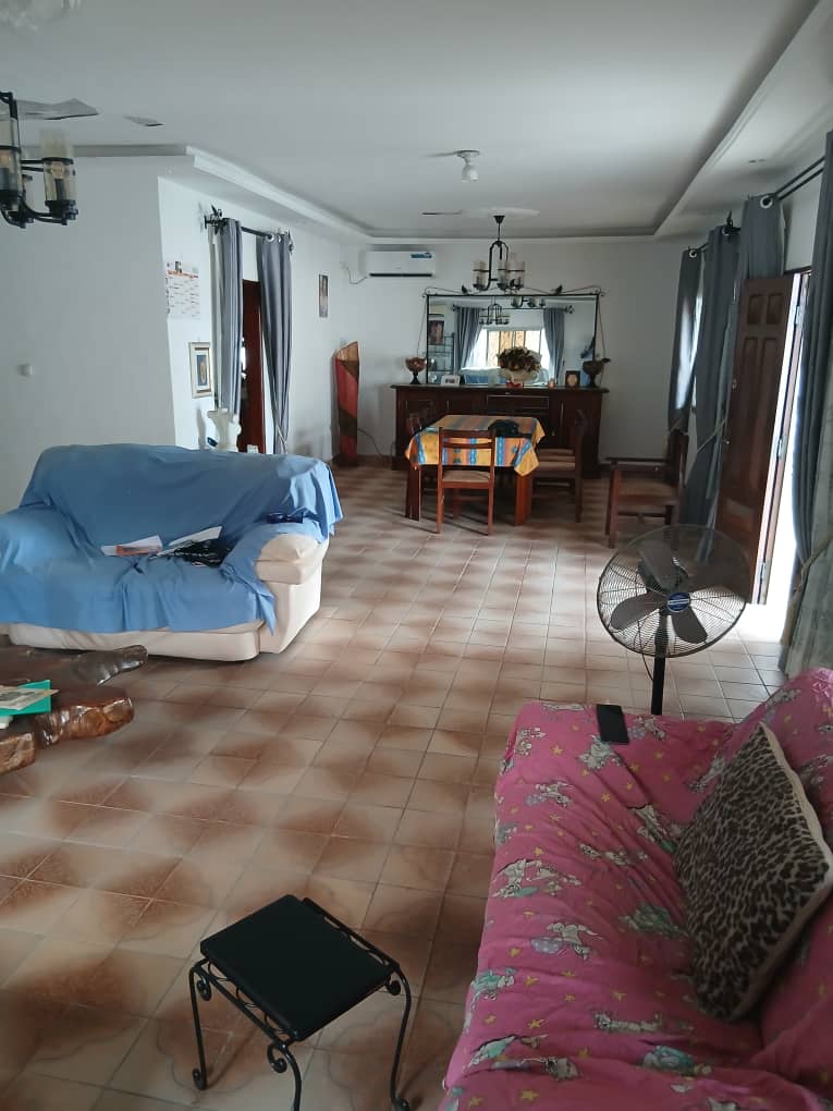 VILLA EN VENTE DANS LE QUARTIER LOGBABA