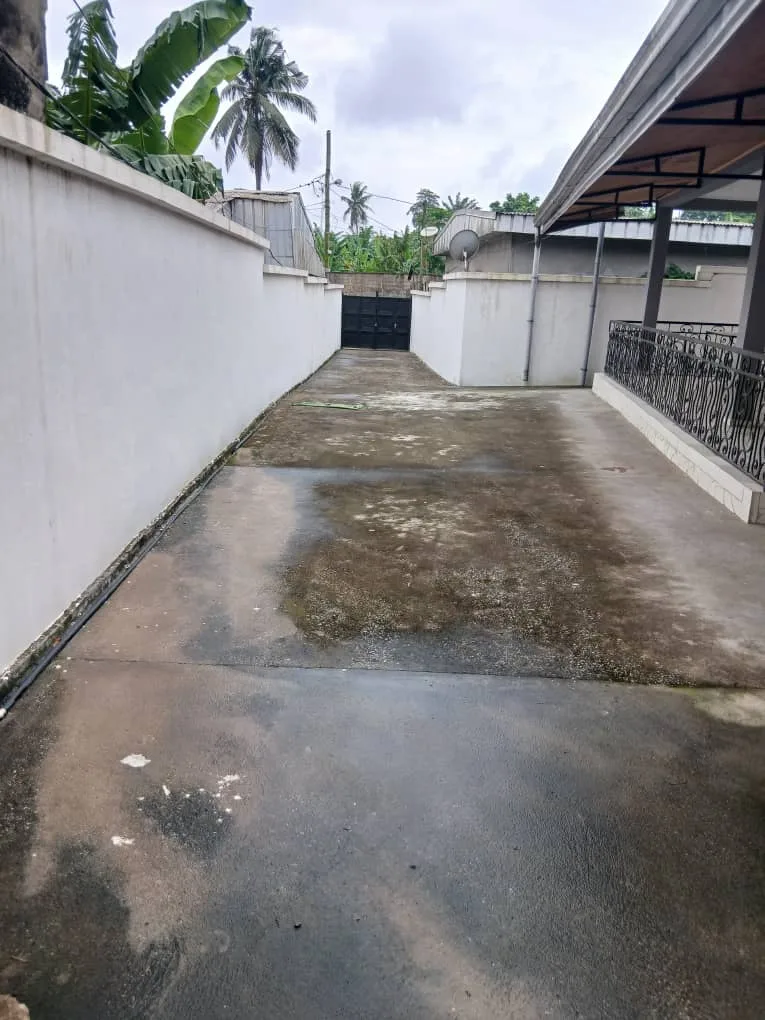VILLA EN VENTE DANS LE QUARTIER LOGBABA