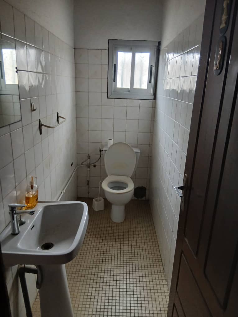 VILLA EN VENTE DANS LE QUARTIER LOGBABA