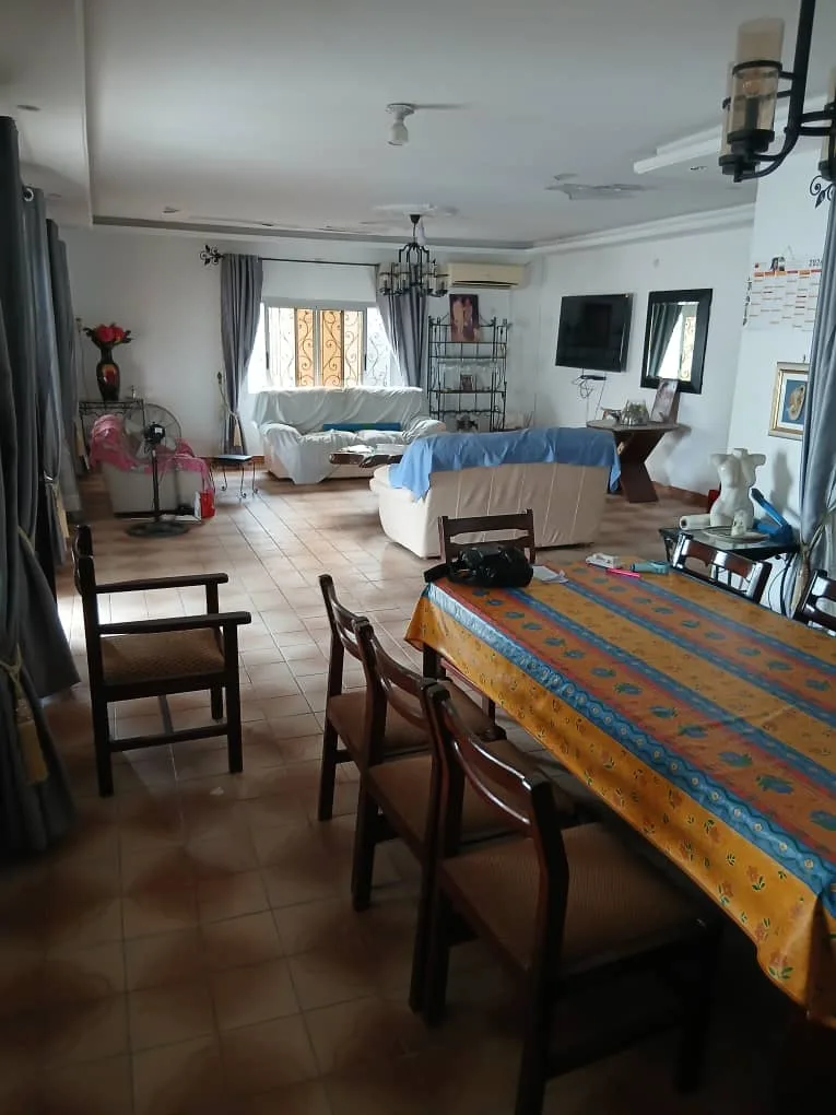 VILLA EN VENTE DANS LE QUARTIER LOGBABA