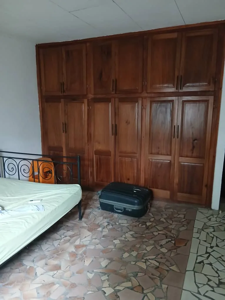 VILLA EN VENTE DANS LE QUARTIER LOGBABA